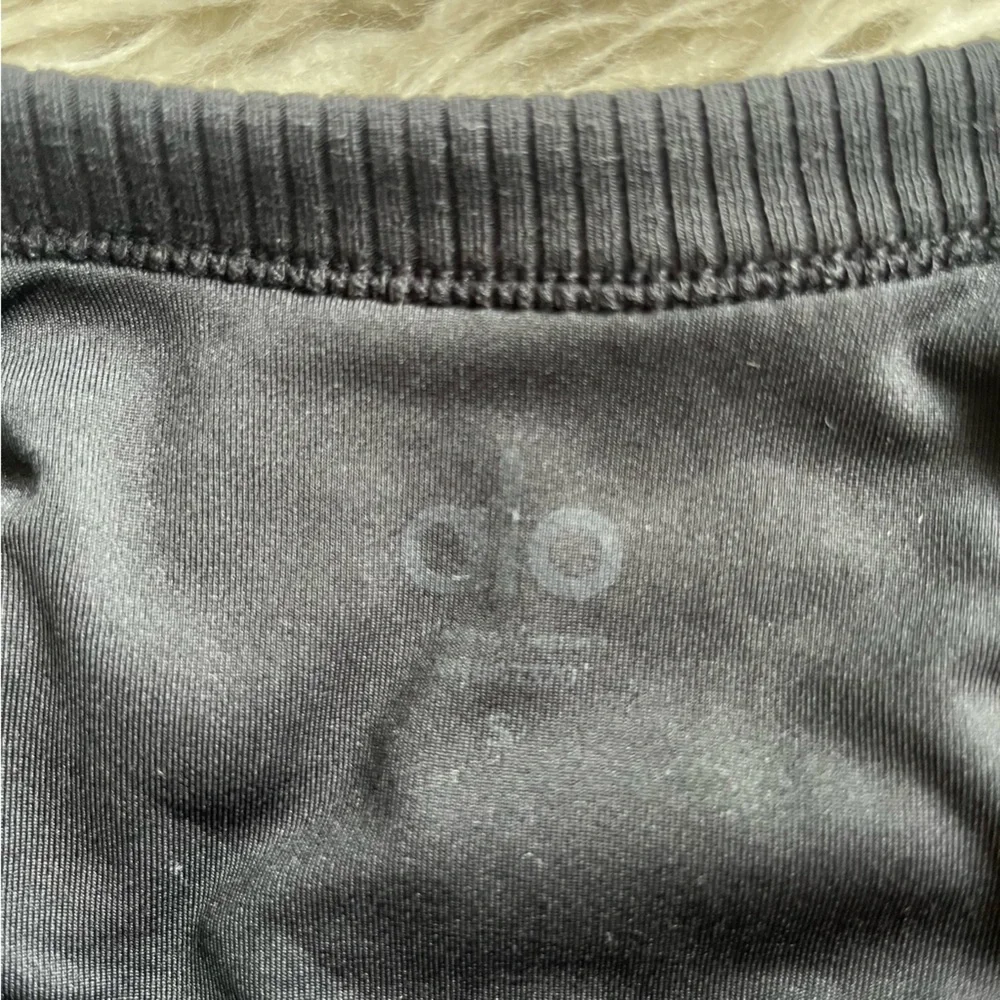 Alo Yoga Wellness Black Rib Knit Stretch Athletic Wear Casual Sports Bra EUC S